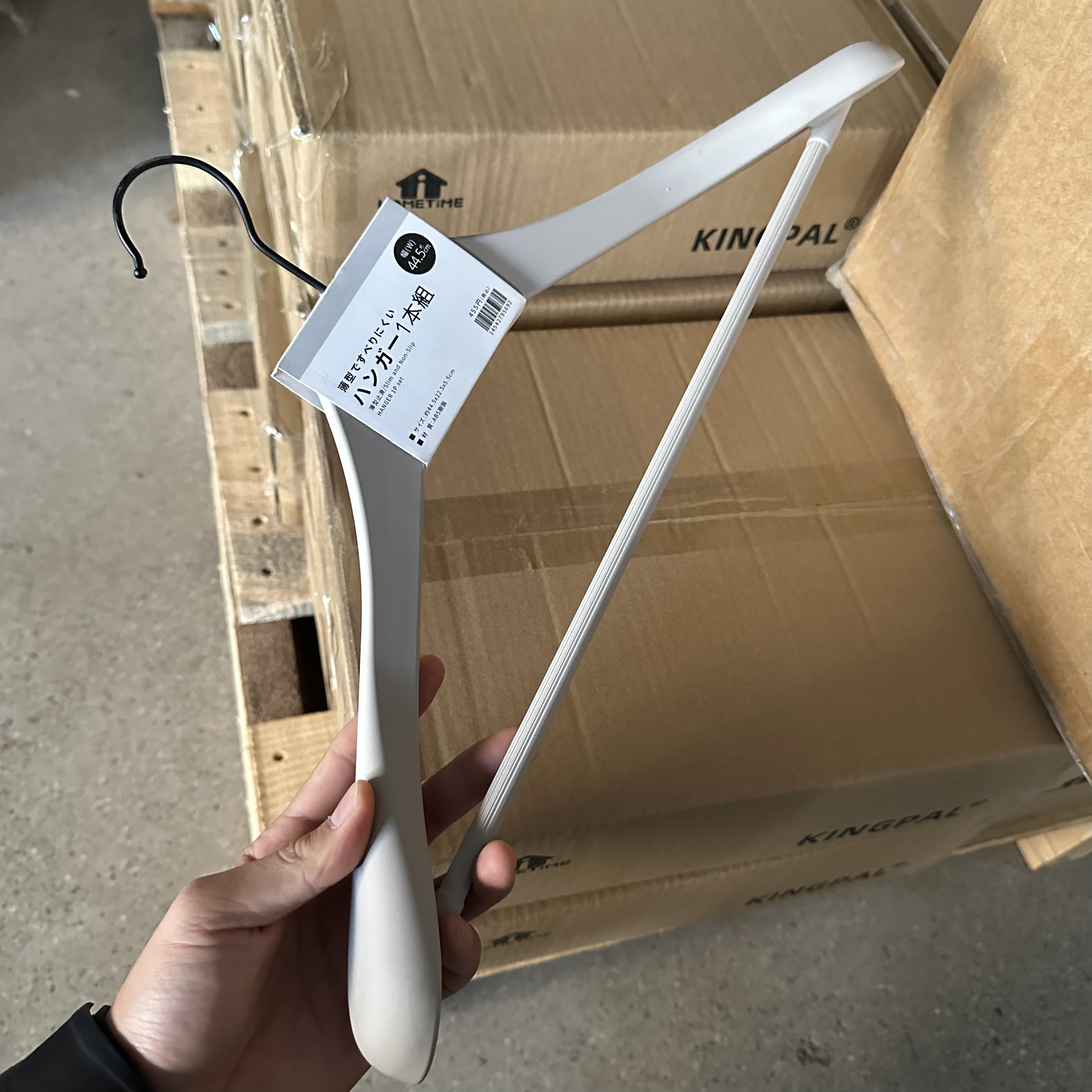 日本N家abs树脂液态硅胶肤感漆衣架大衣衣挂衣撑干湿两用防滑无痕