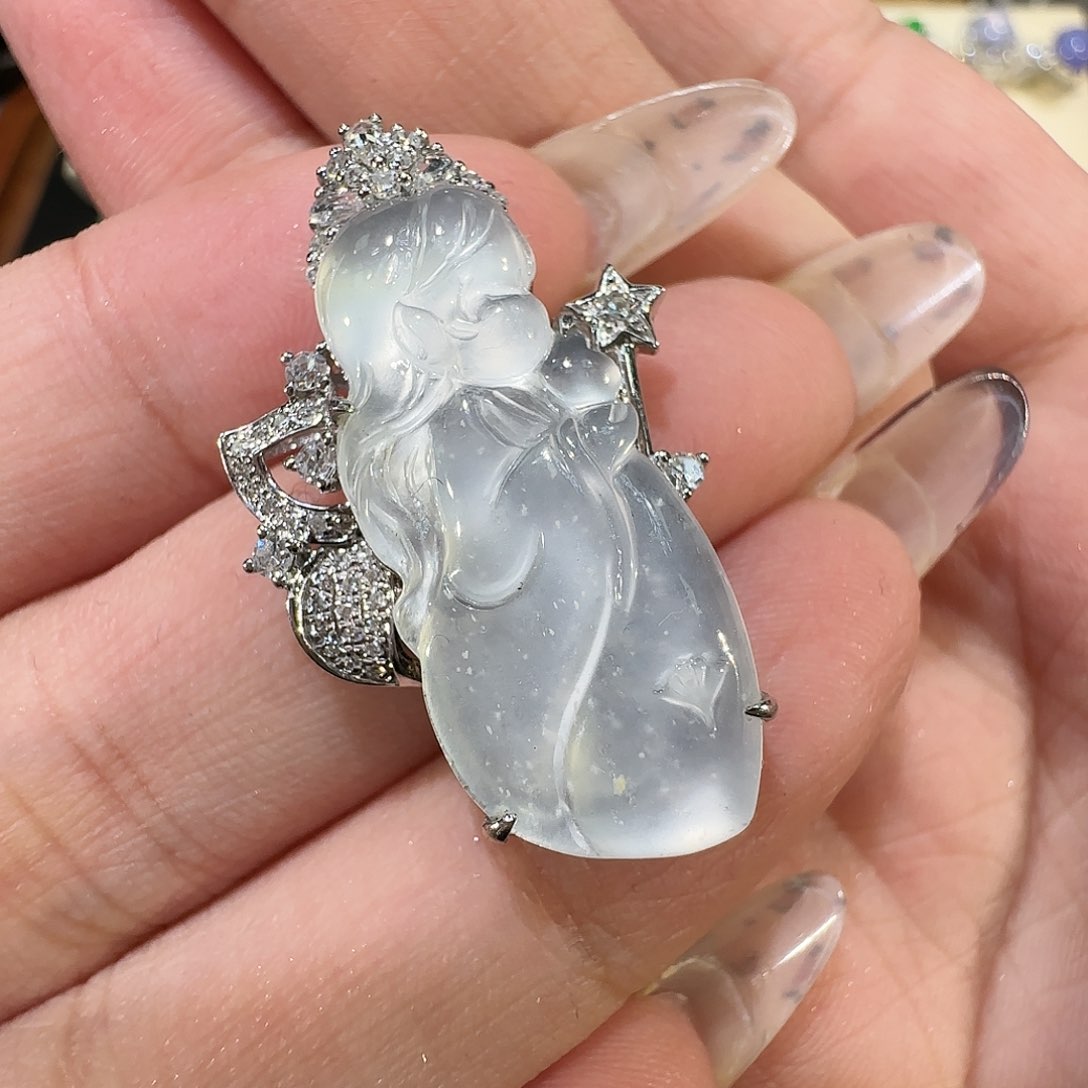 【闪购商品】颈饰18K金镶嵌翡翠