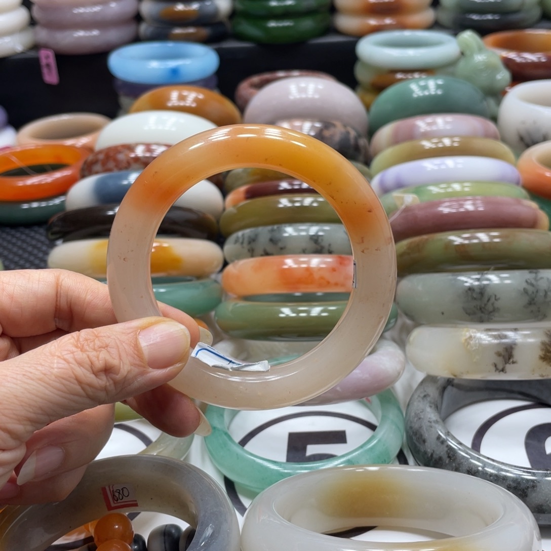 石英岩玉未镶嵌手镯