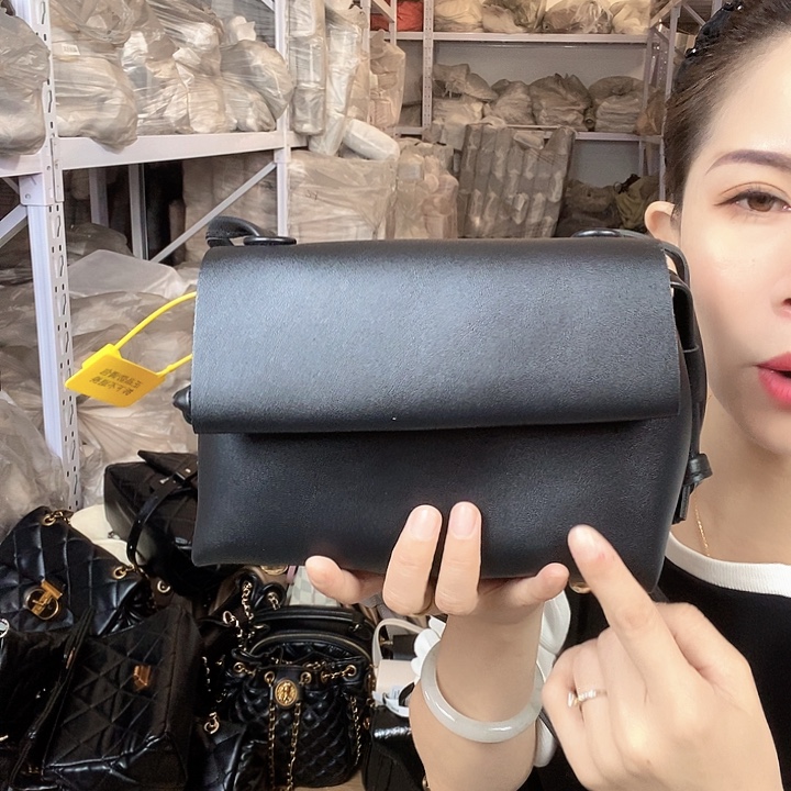 蚕丝小牛剖层皮革PU