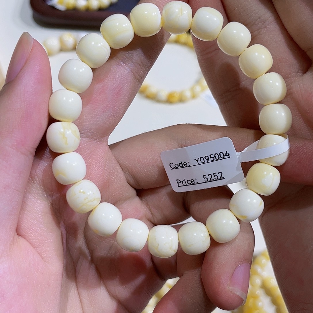 阳***琥珀未镶嵌裸石y095004