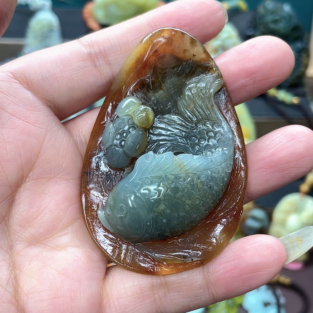 蛇纹石玉颈饰未镶嵌