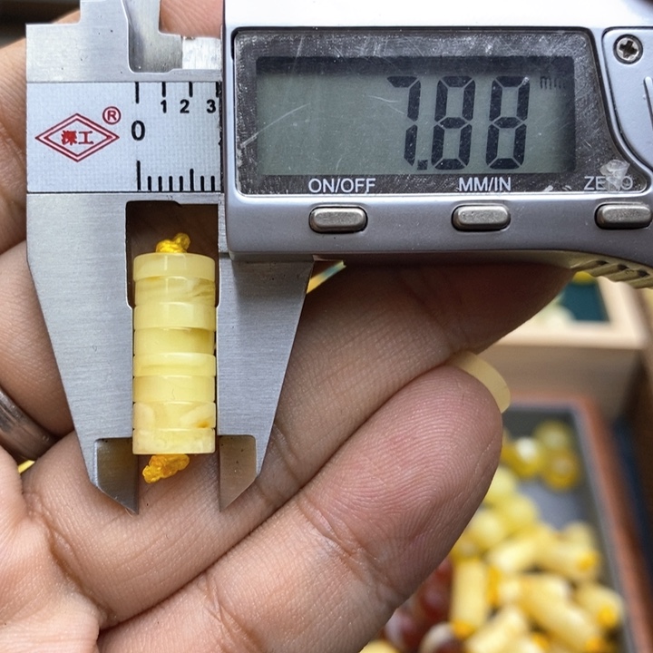 琥珀裸石未镶嵌52号7.8左右隔片微瑕