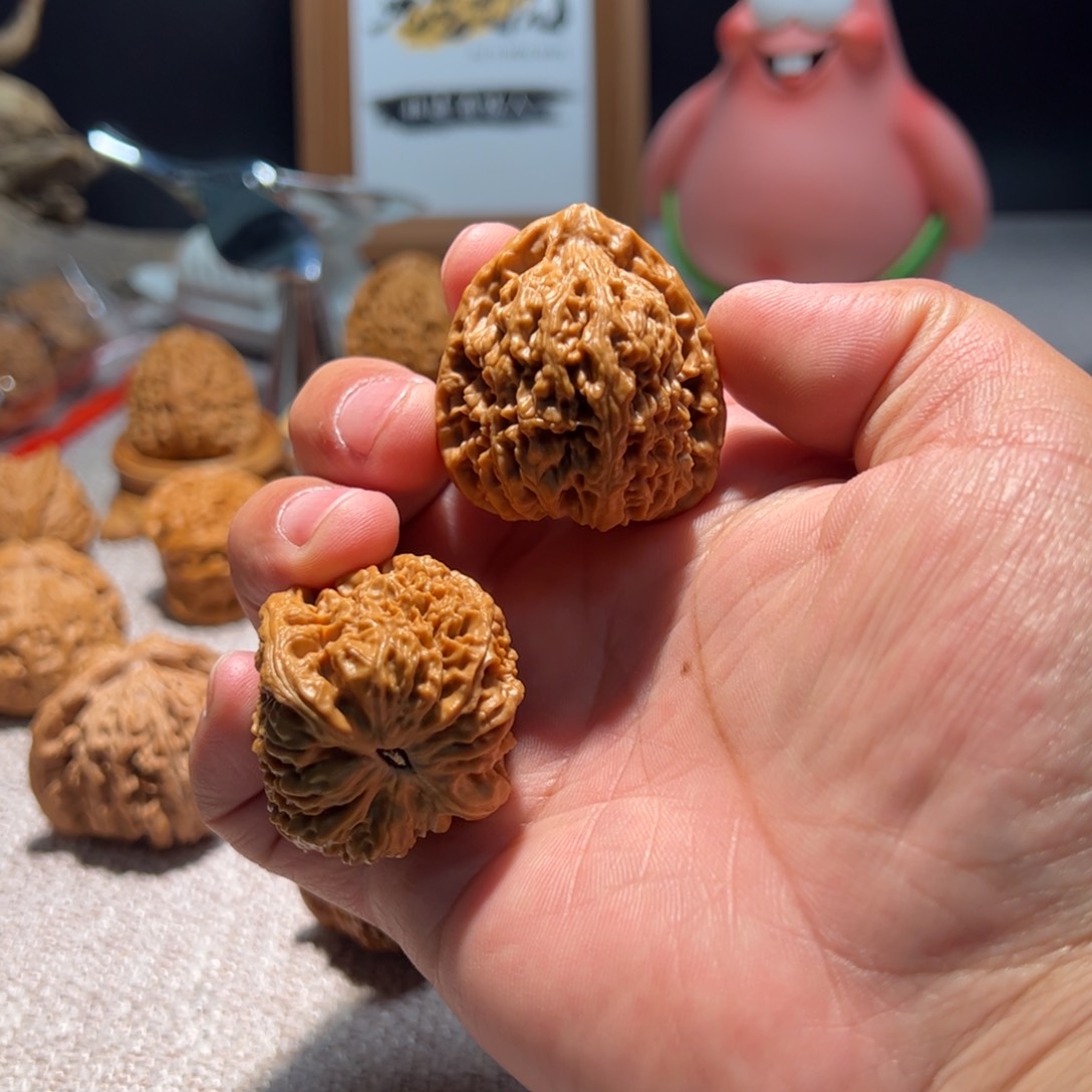 文玩核桃把件张*l36全品三角疆