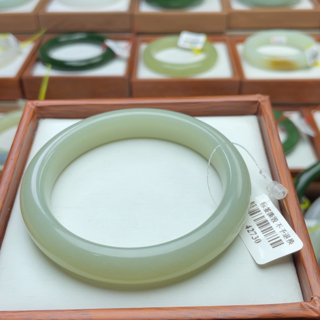 【闪购商品】和田玉手镯未镶嵌58