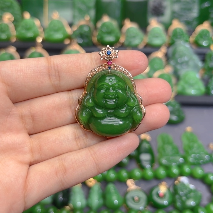 颈饰18K金镶嵌和田玉（碧玉）