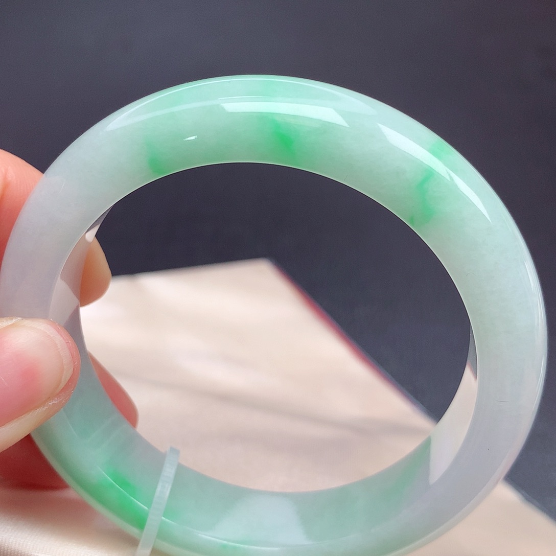 翡翠手镯未镶嵌56.6圈口