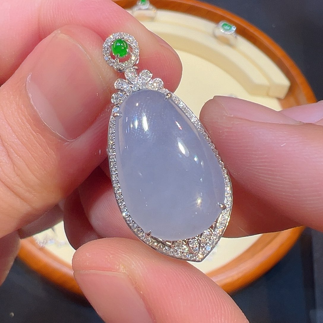 翡翠颈饰18K金镶嵌天然a货翡翠挂件