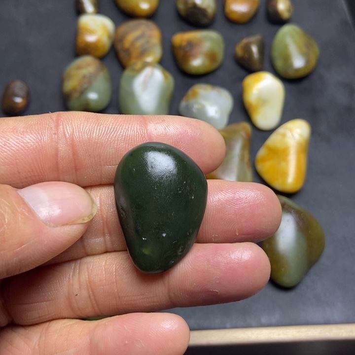 名***剑和田玉（糖玉）未镶嵌珠宝奇石