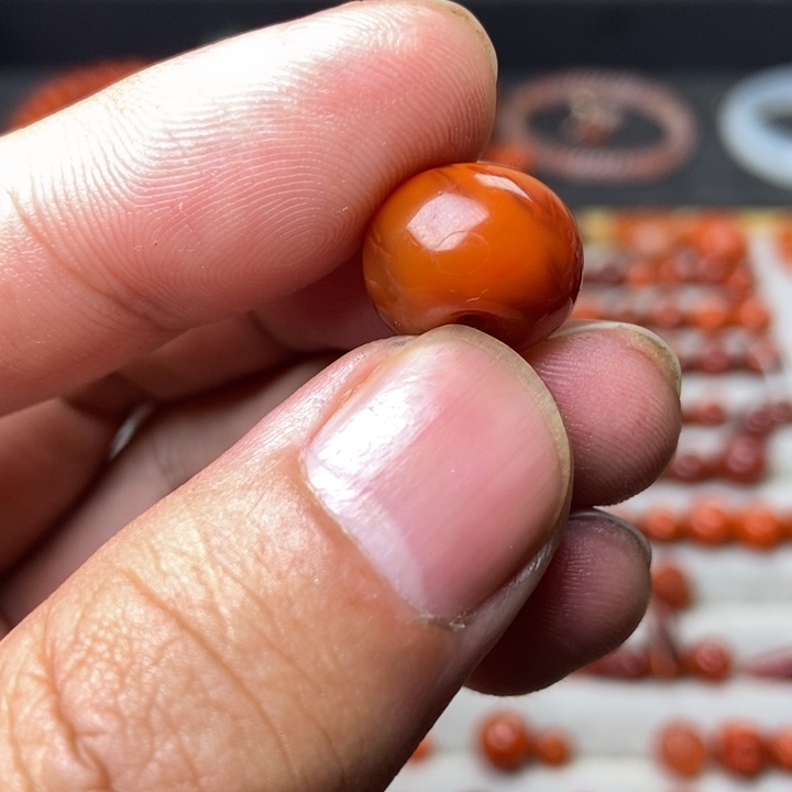 南红玛瑙配饰有裂未镶嵌