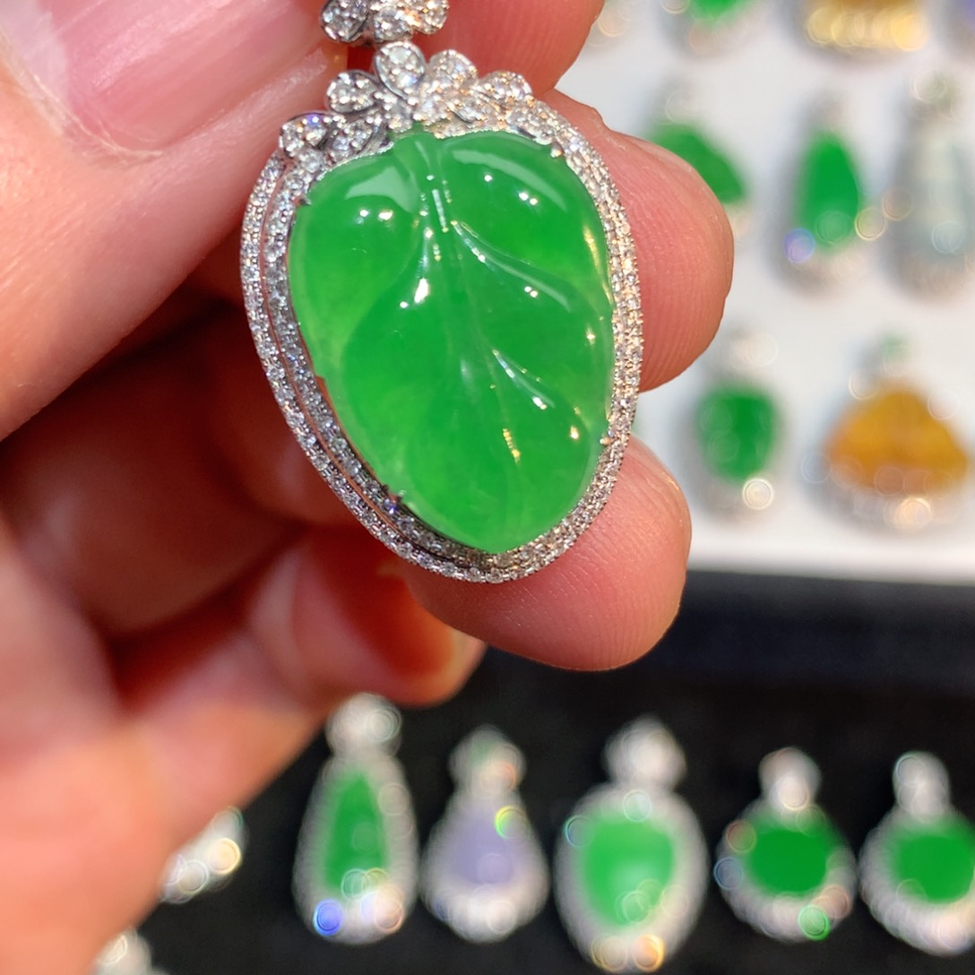 翡翠颈饰18K金镶嵌翡翠