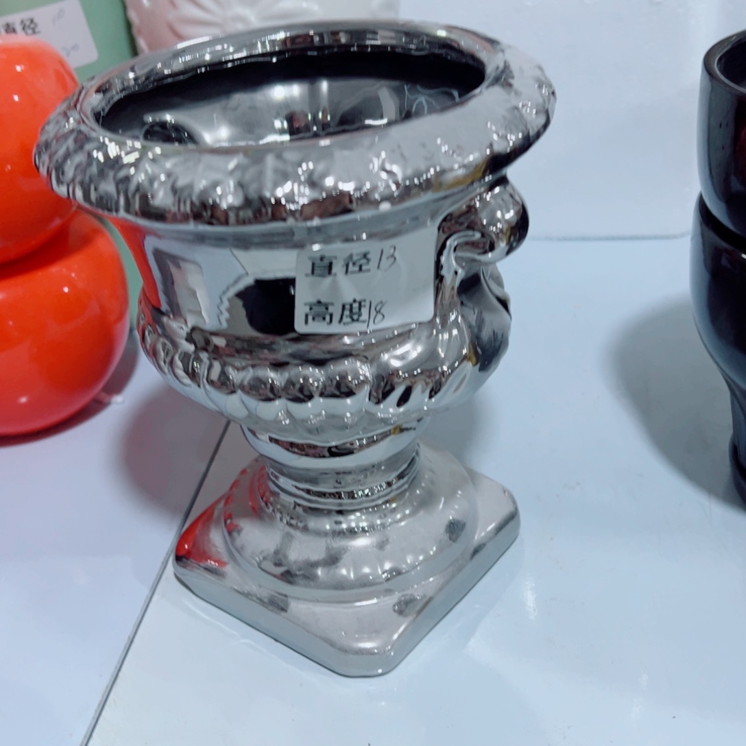 有孔，陶瓷花盆满10米包邮发货。