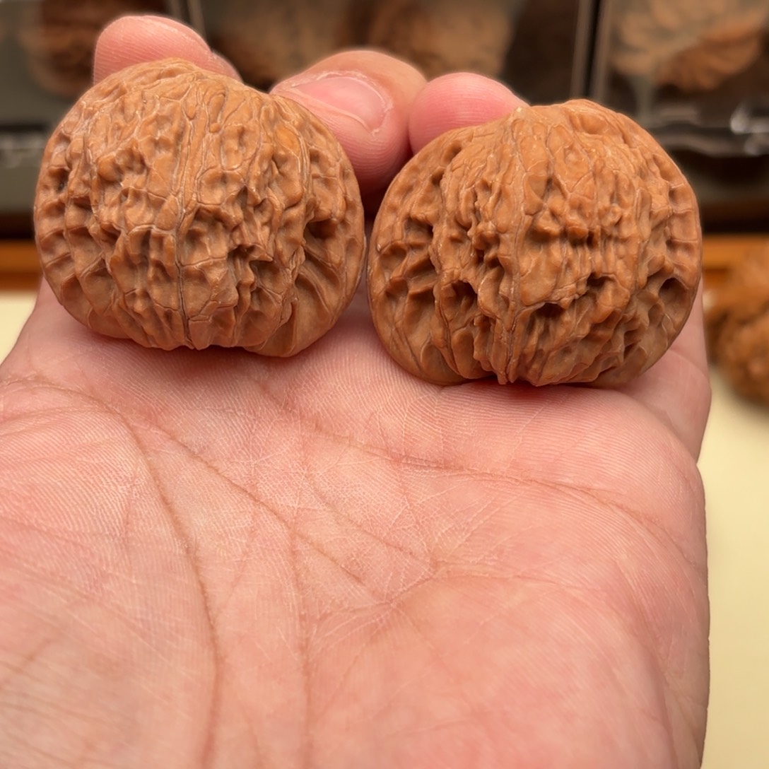 ı***"文玩核桃把件磨盘