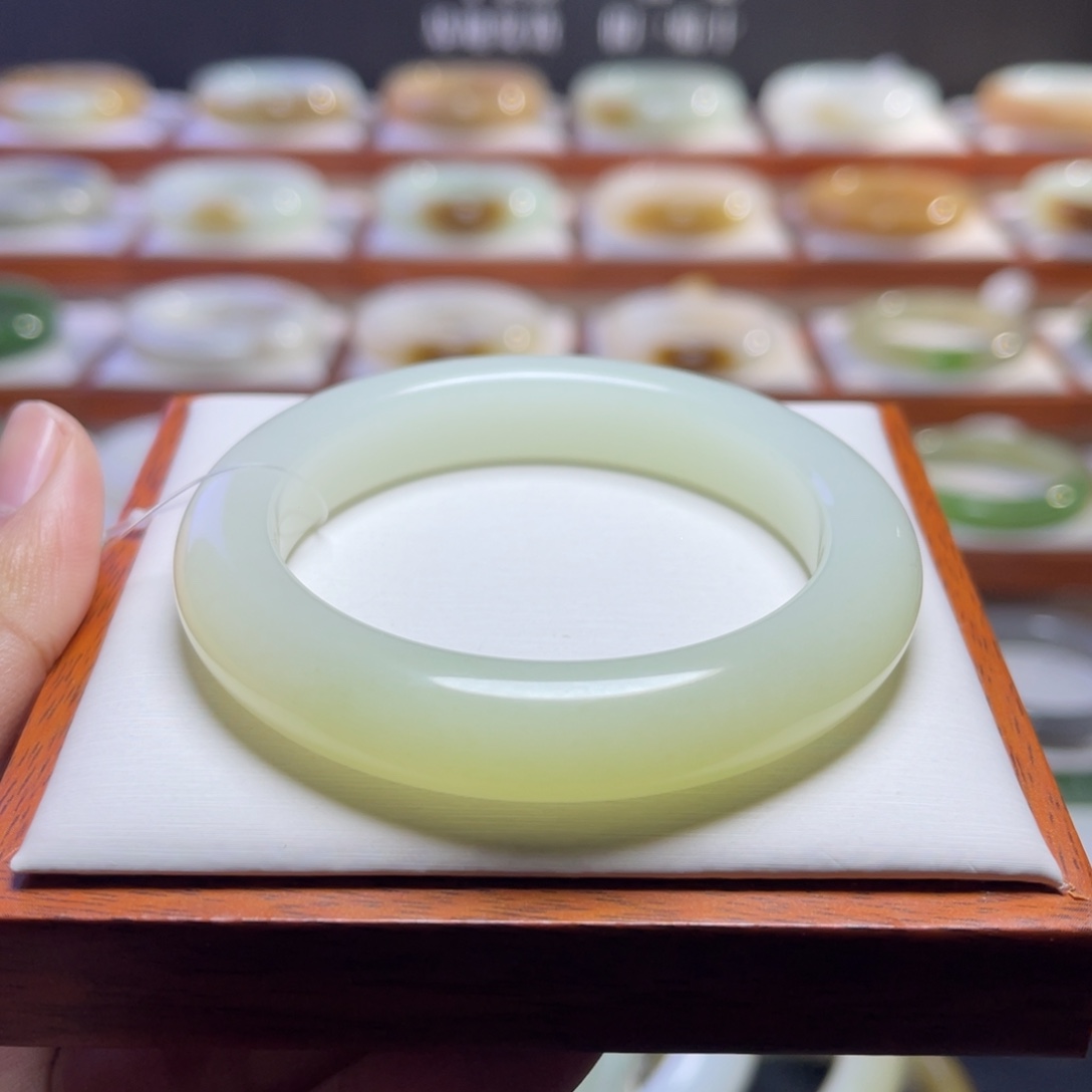 【闪购商品】和田玉手镯未镶嵌