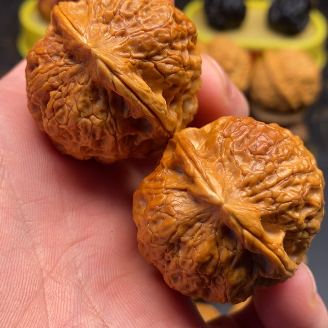 桃核把件虎头绣球