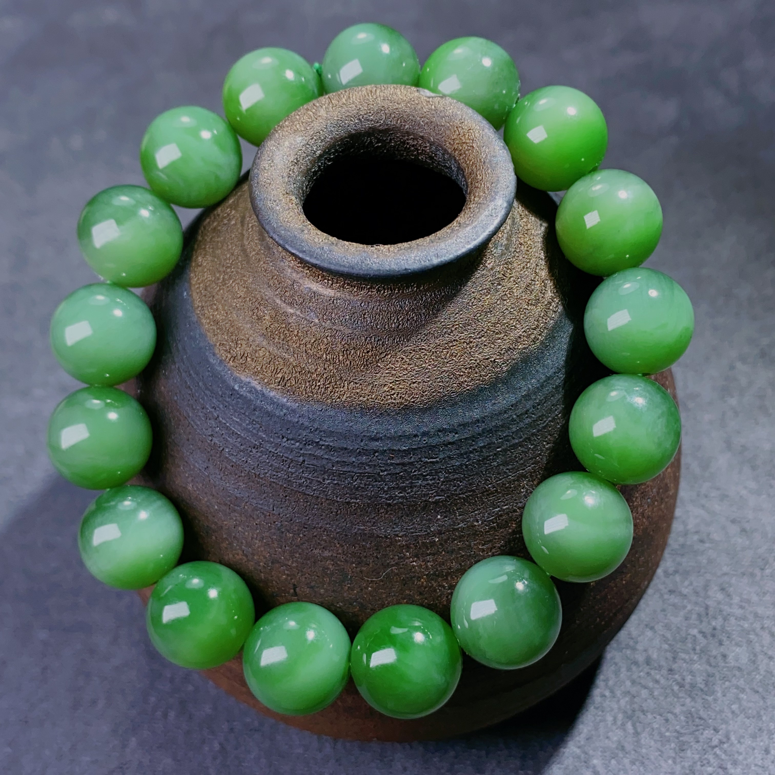 天然和田玉碧玉猫眼阳绿粉绿圆珠约12mm手链素单圈手串精品@4551