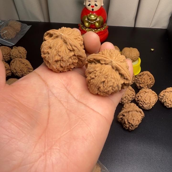 吊坠桃核白狮子44