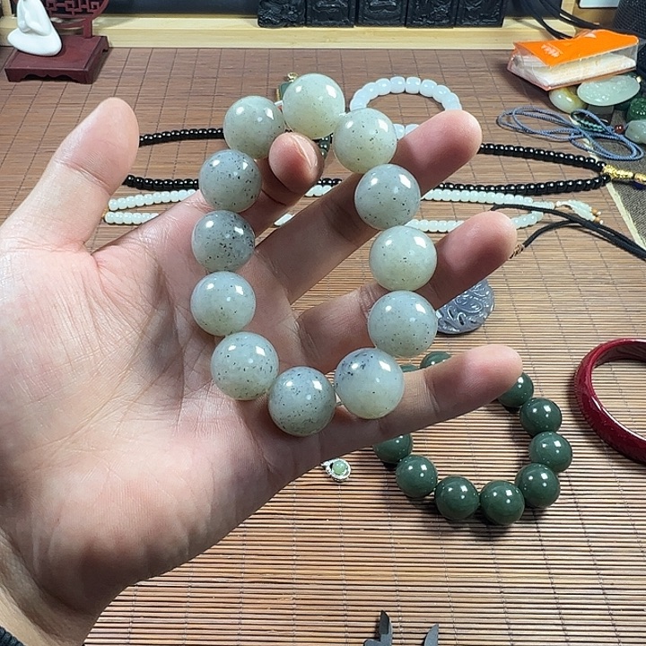 和田玉未镶嵌吊坠(赠链)