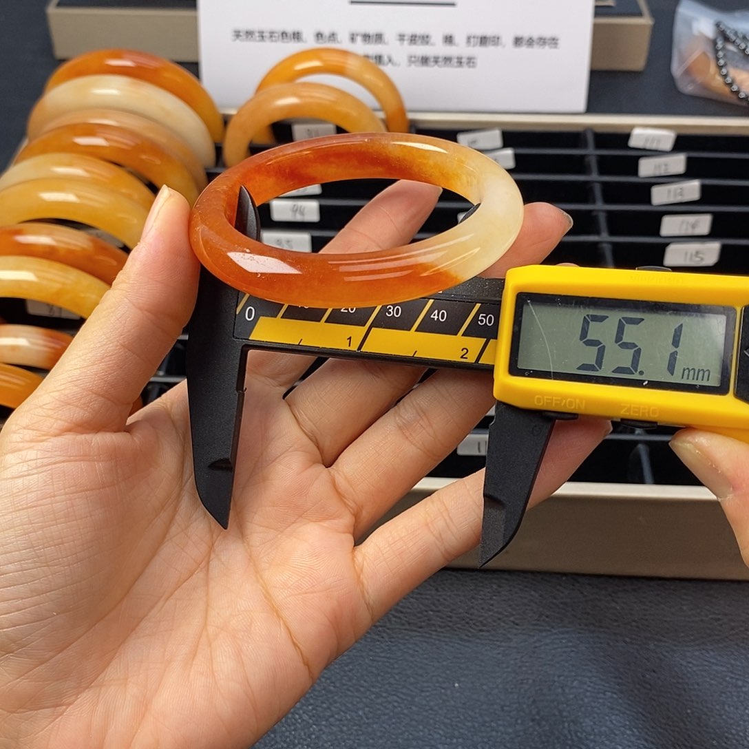 未镶嵌石英质玉（黄龙玉）手镯93号茄子山金沙老油红如血黄龙