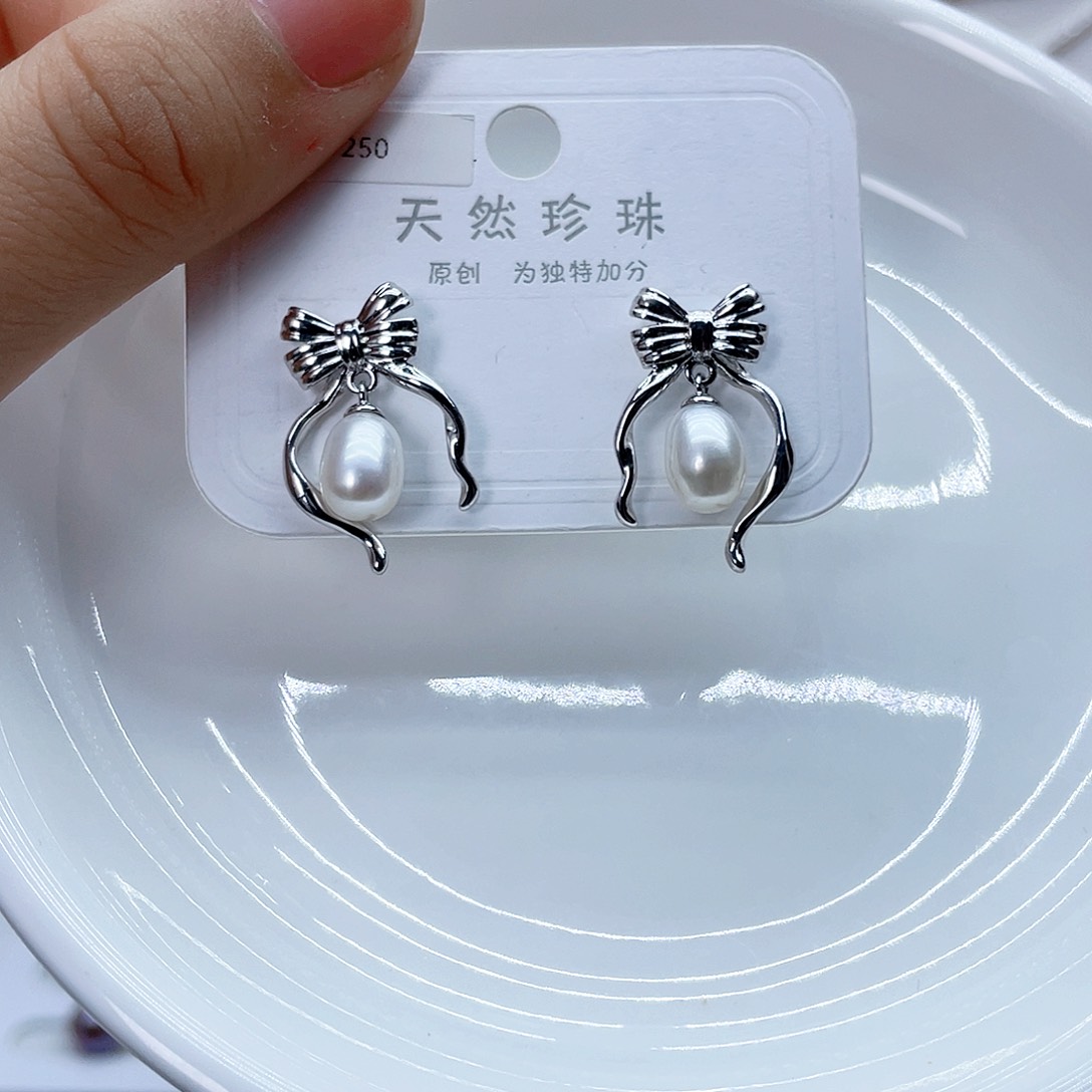 银S925镶嵌耳饰淡水珍珠