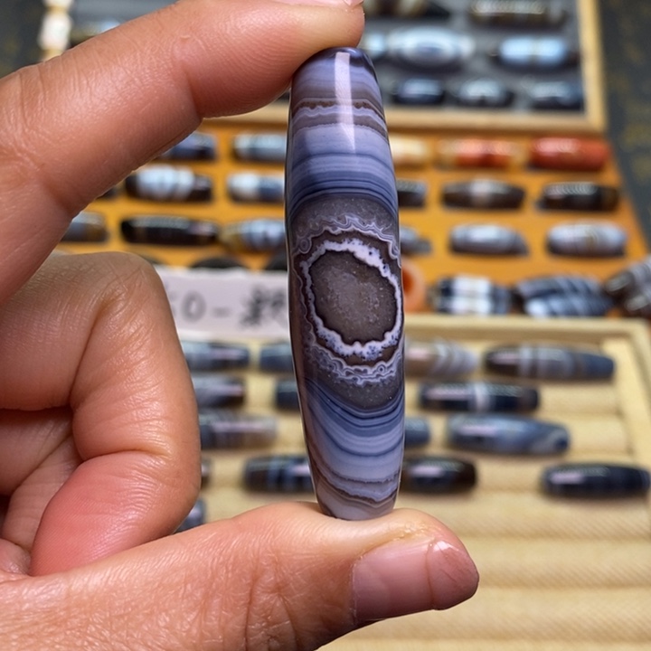 未镶嵌玛瑙/玉髓珠宝半成品?
