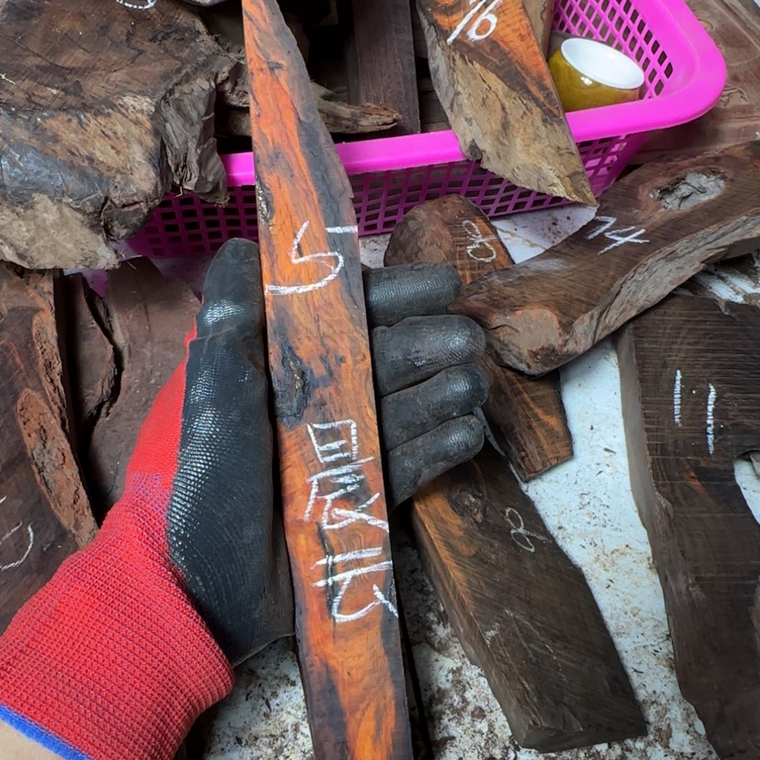 晨***晖木大红酸枝手把件的