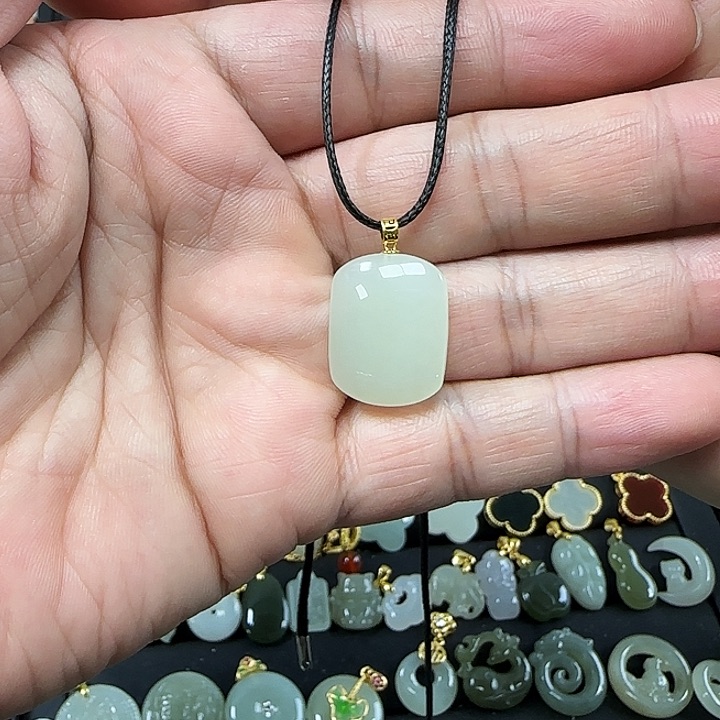 和田玉吊坠(不含链)18K金镶嵌