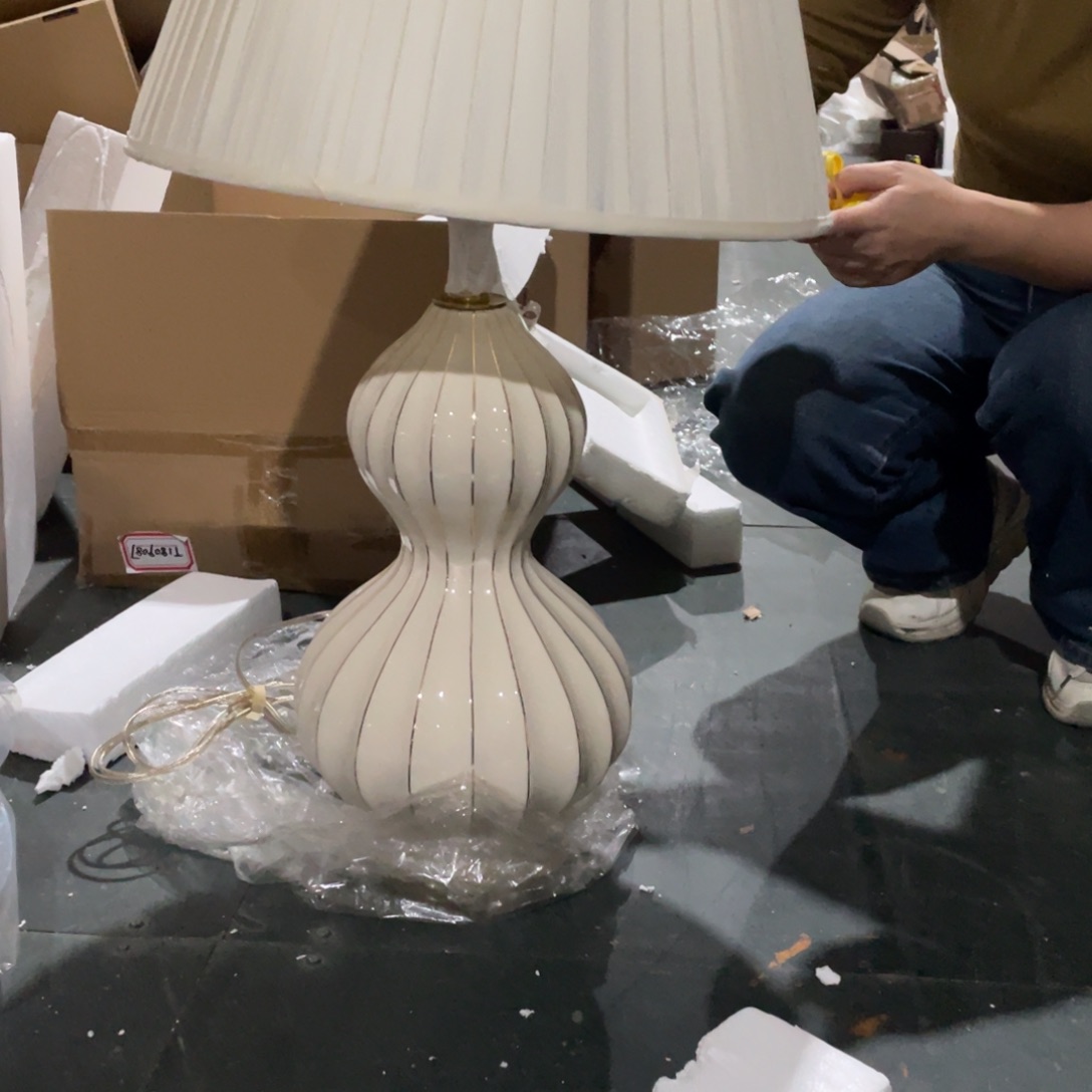 玲****g陶瓷工艺品，摆件花瓶。