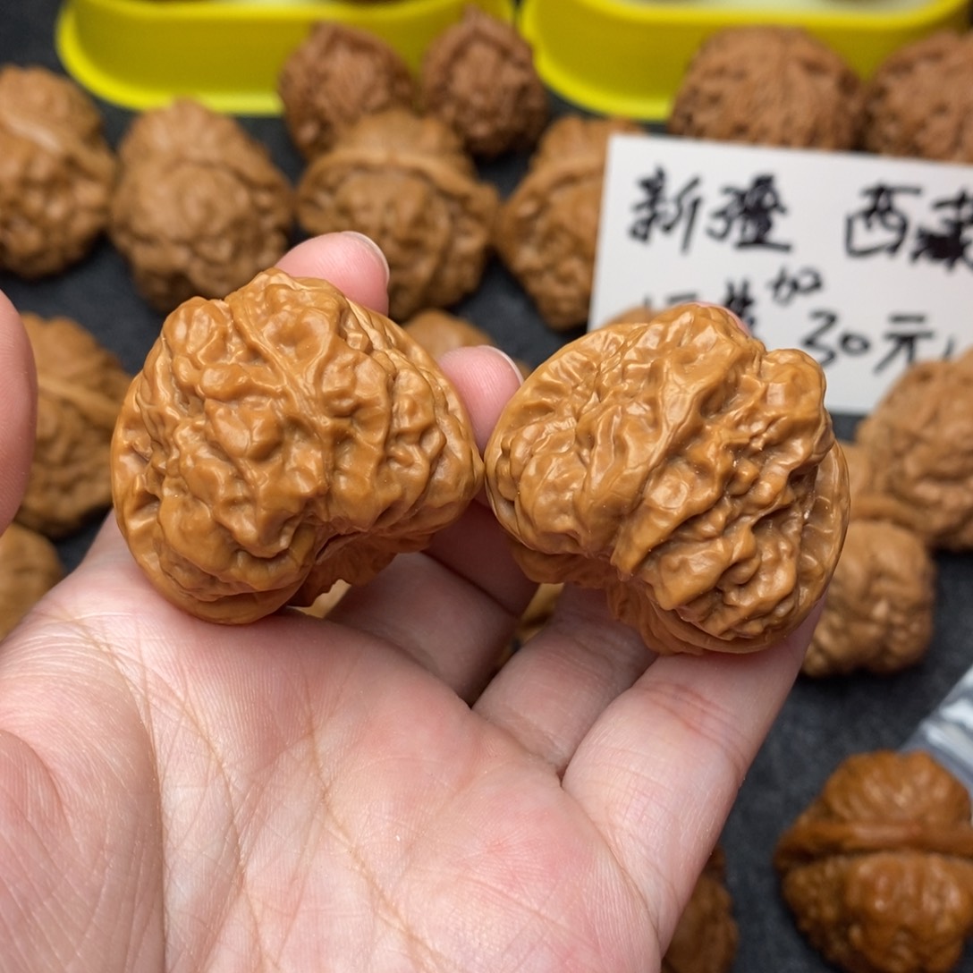 文玩核桃把件事****。蛤蟆37