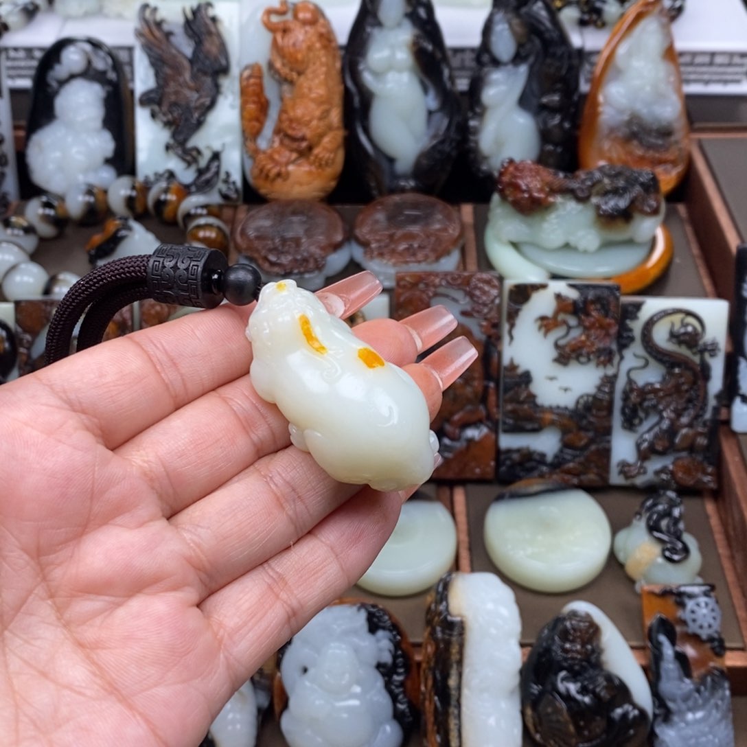 颈饰未镶嵌和田玉