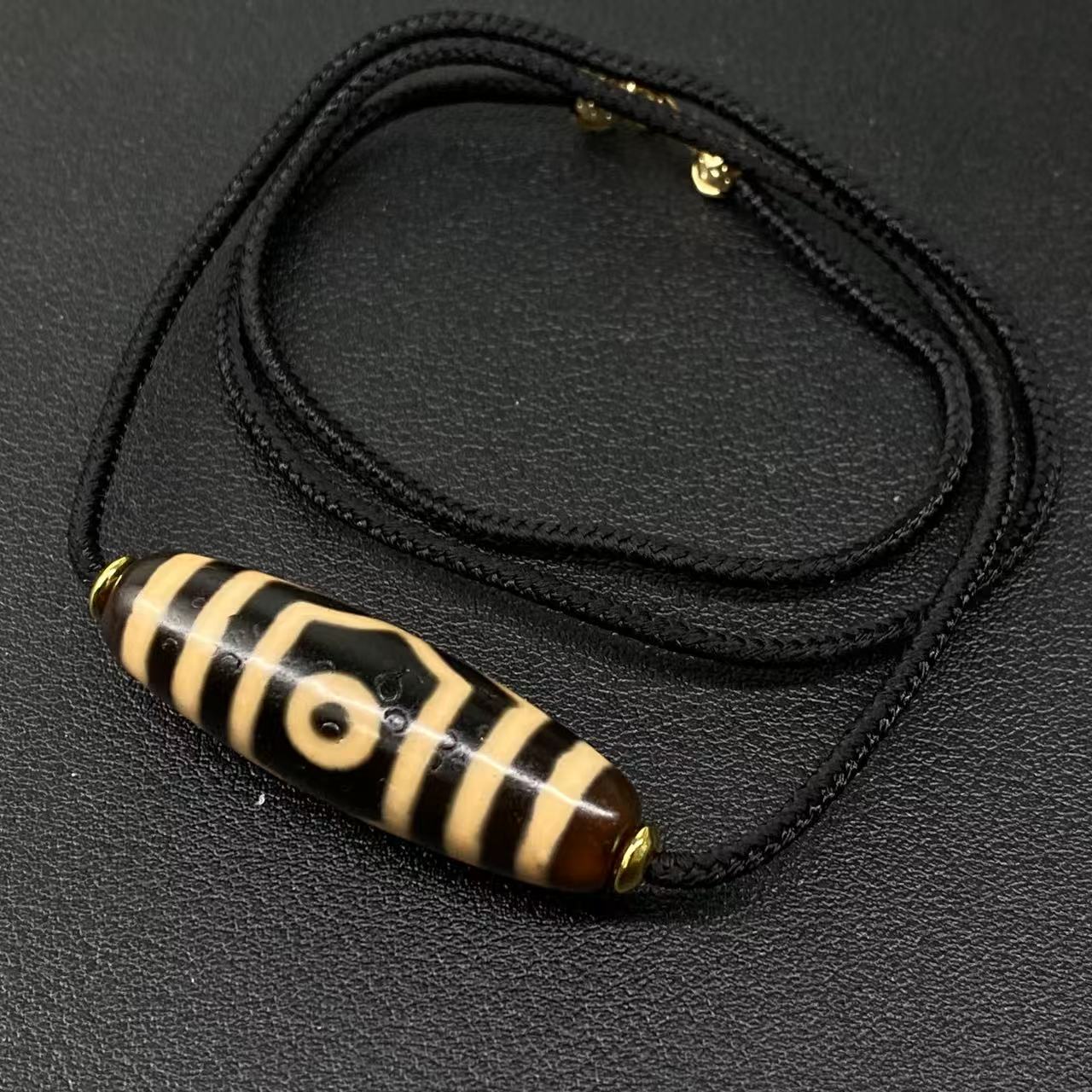 项链小品炸！牙黄小三眼锁骨尺寸约39*12mm