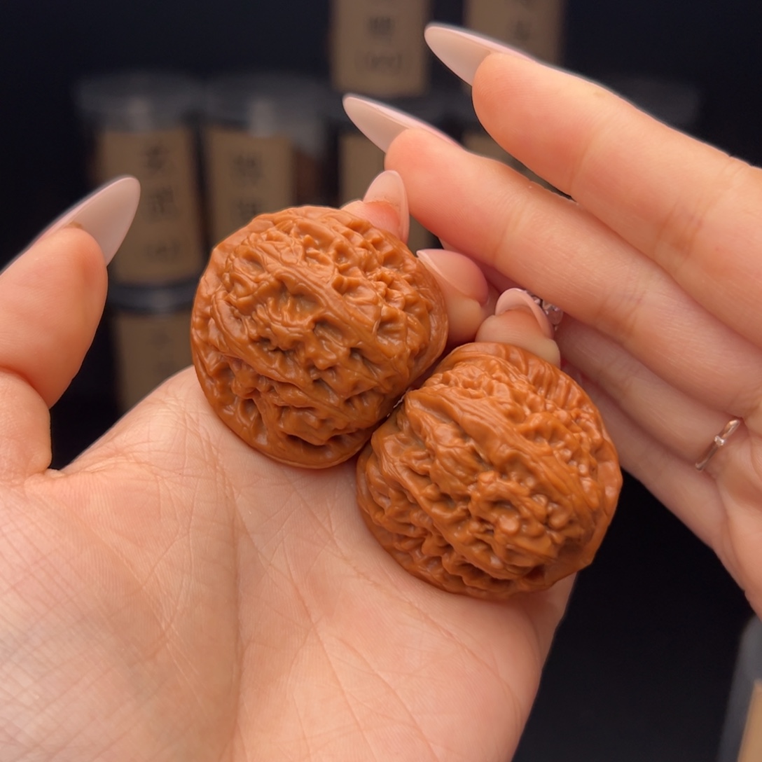 黑***夜文玩核桃吊坠红锦鲤