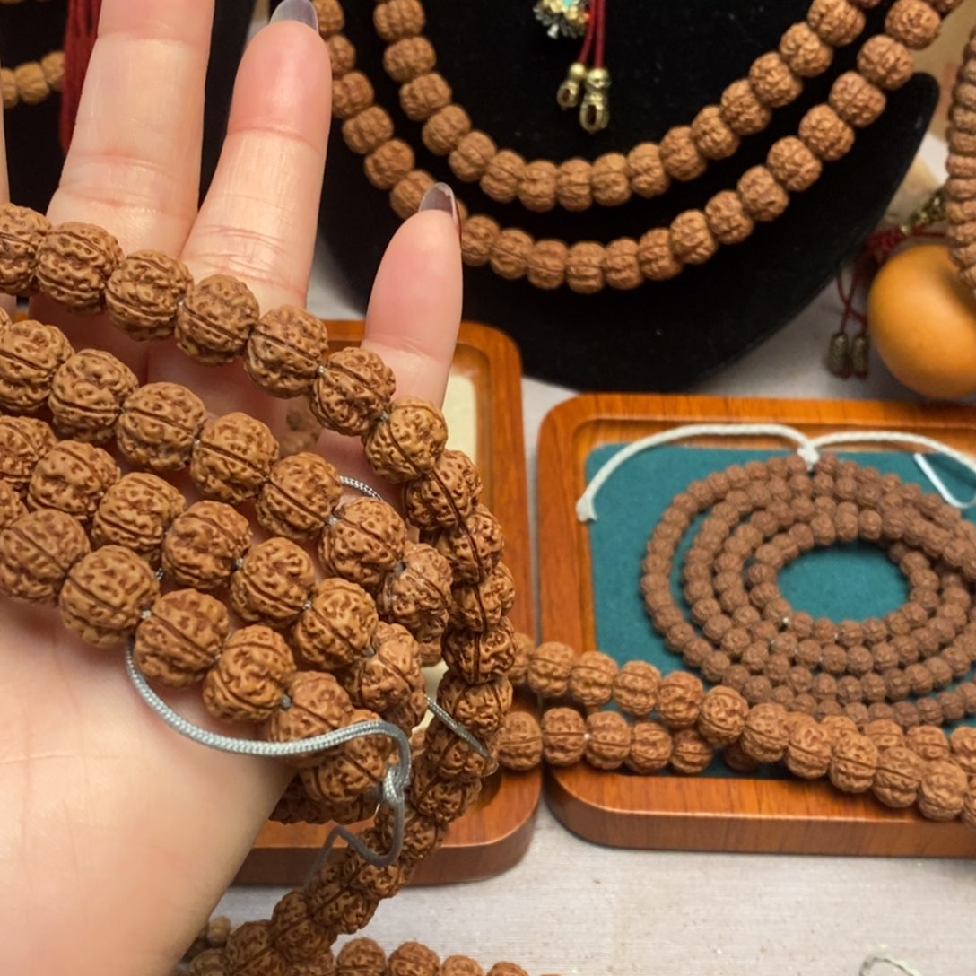 金刚菩提手串M****n凹底梅花卡12双圈