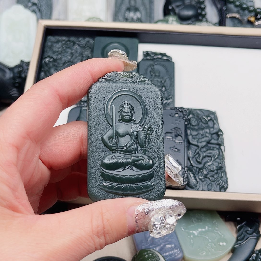 和田玉颈饰未镶嵌人**懂