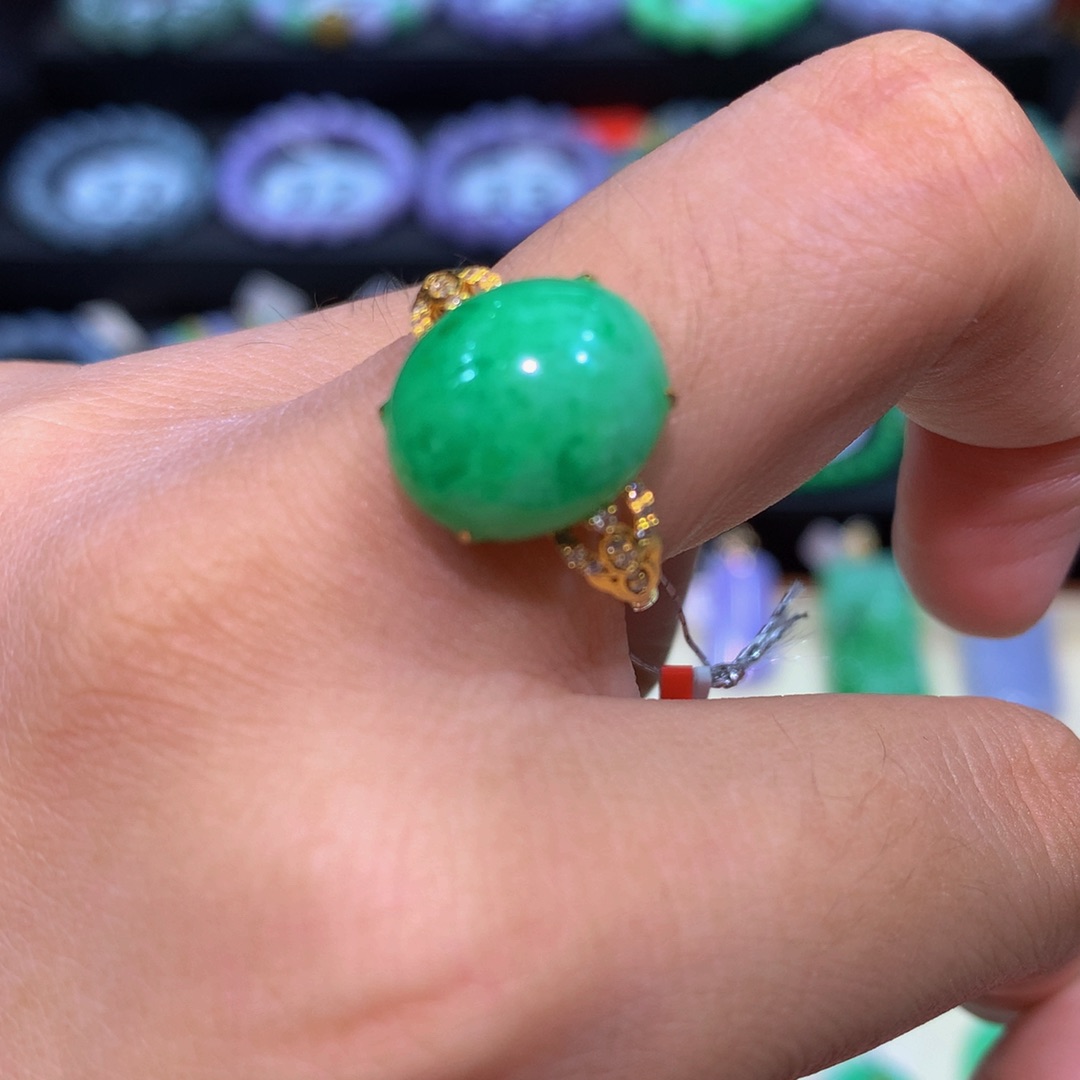 翡翠18K金镶嵌颈饰翡翠