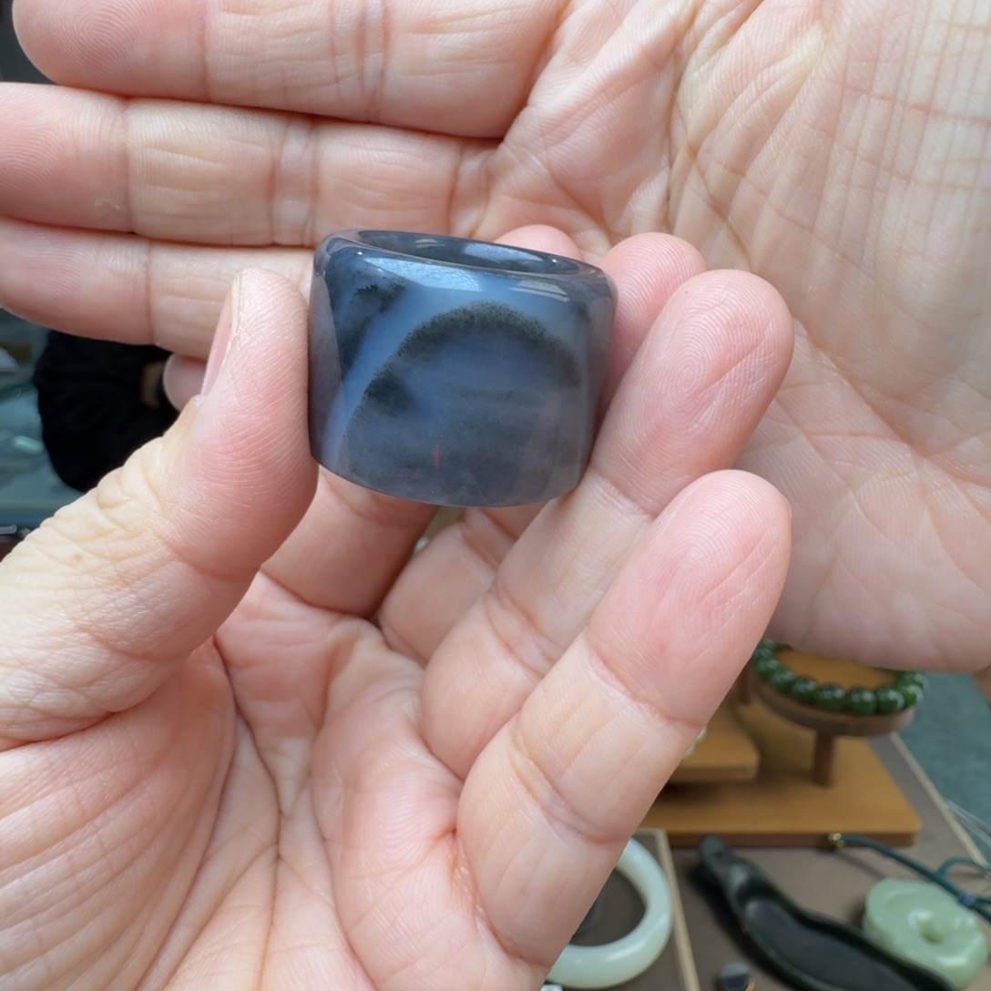 边***夫和田玉未镶嵌颈饰