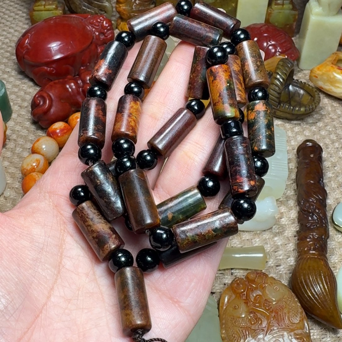 蛇纹石玉未镶嵌颈饰