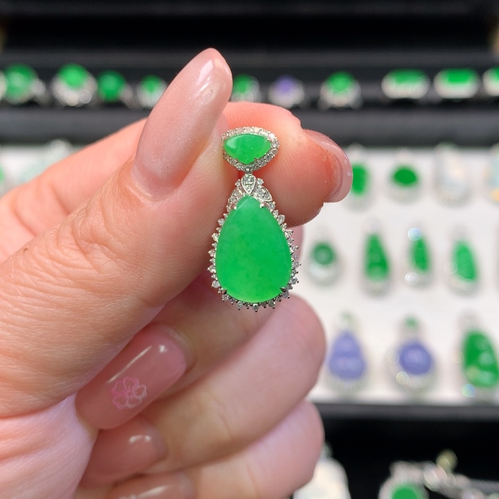 翡翠吊坠(不含链)18K金镶嵌