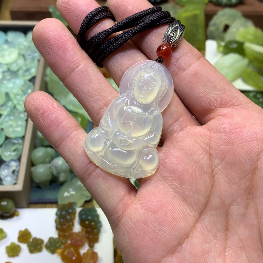 岫玉颈饰未镶嵌观音