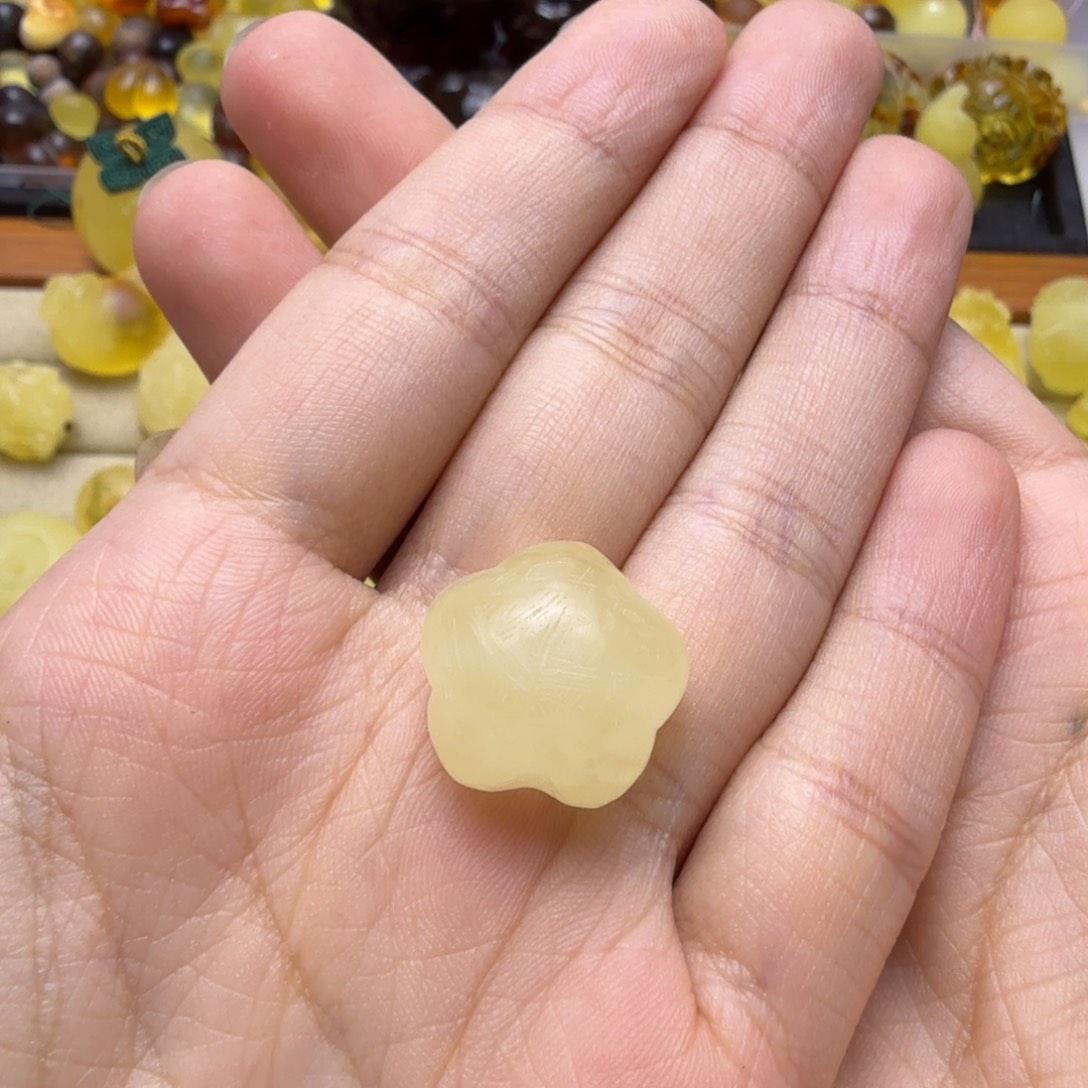 蜜蜡未镶嵌珠宝奇石