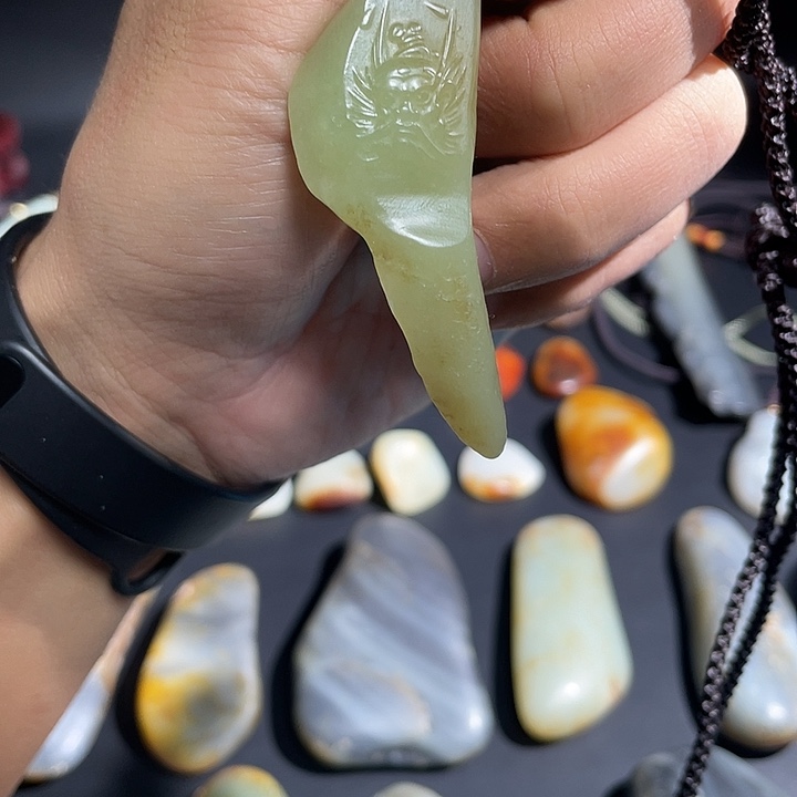 和田玉（糖玉）未镶嵌颈饰