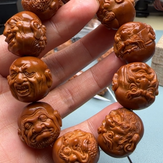 橄榄核手串雕刻工艺