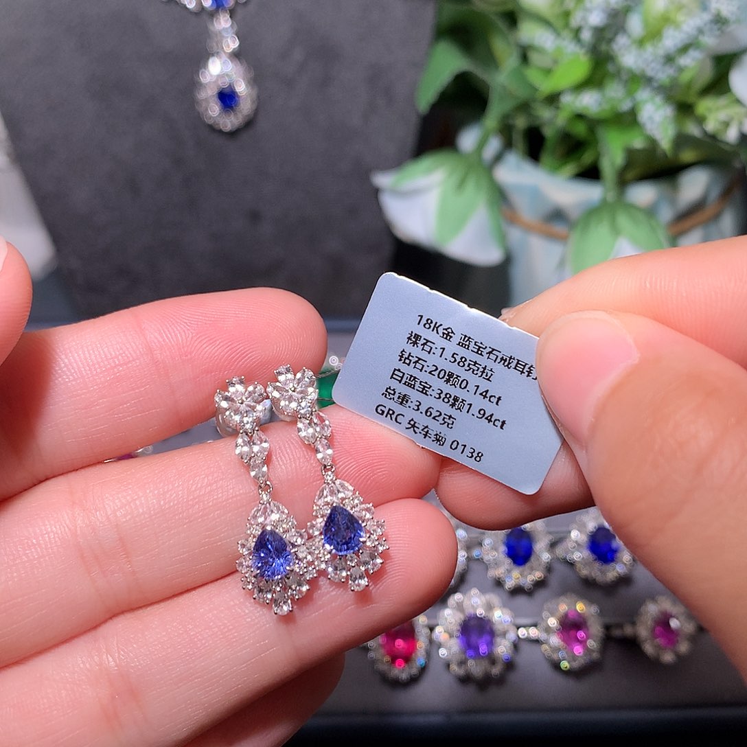 蓝宝石耳钉18K金镶嵌