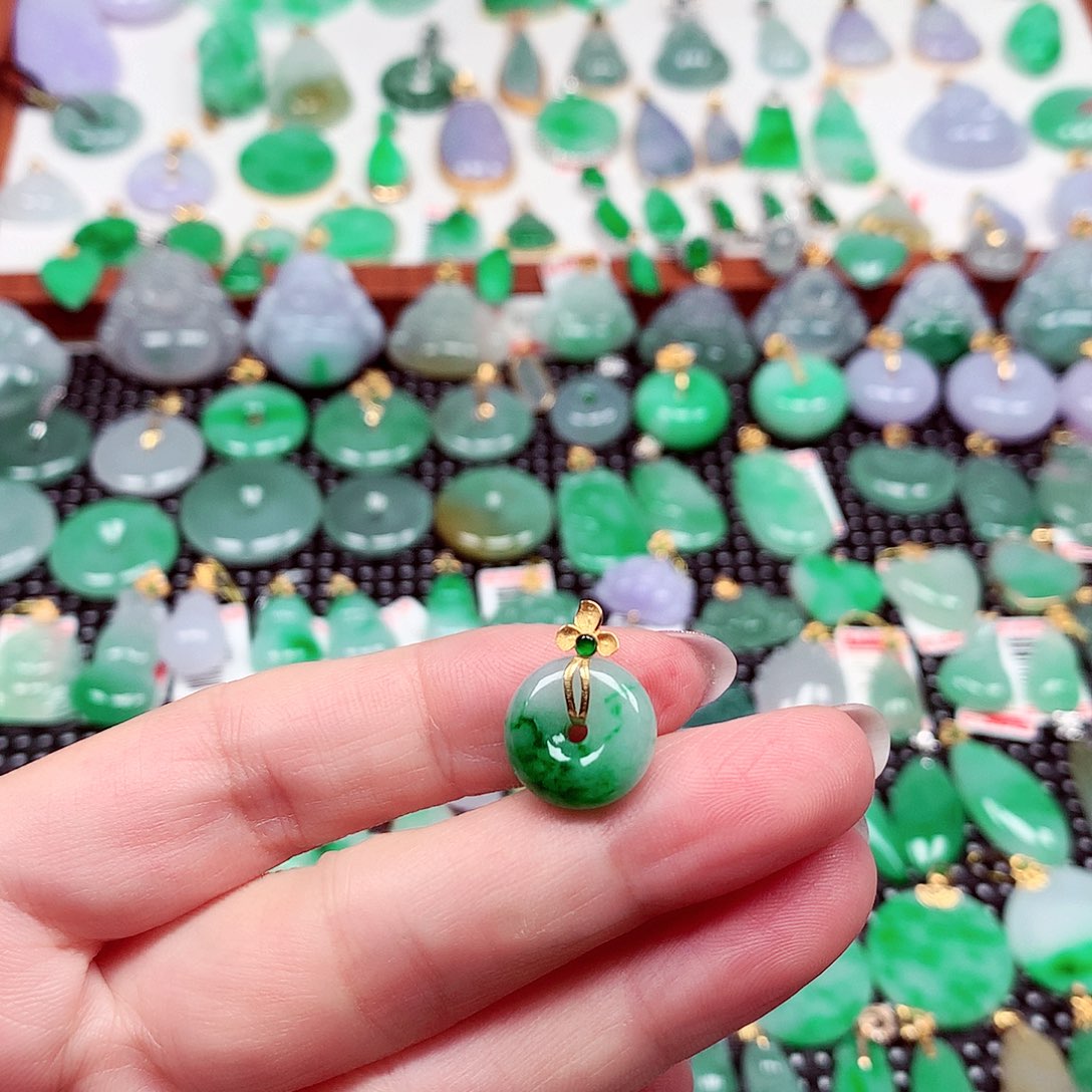 翡翠18K金镶嵌颈饰