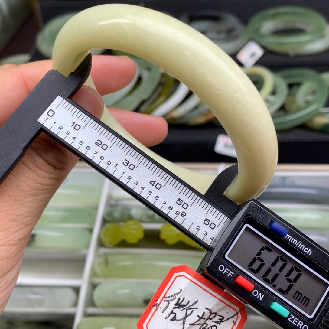 未镶嵌蛇纹石玉手镯567