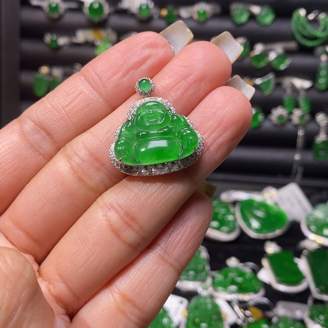 翡翠颈饰18K金镶嵌小*。佛公吊坠