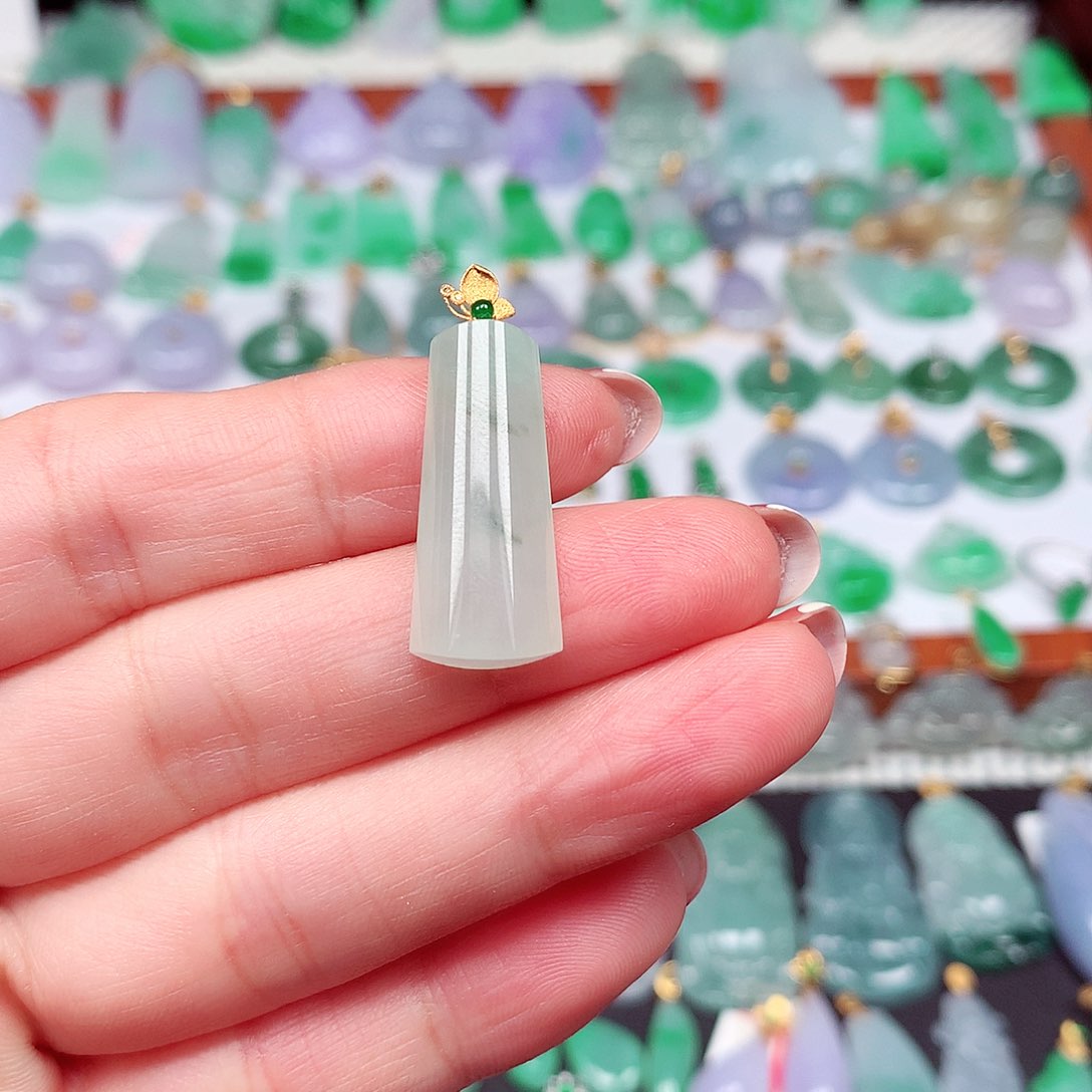 翡翠颈饰18K金镶嵌天然翡翠A货