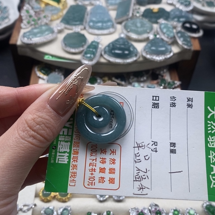 翡翠颈饰未镶嵌翡翠