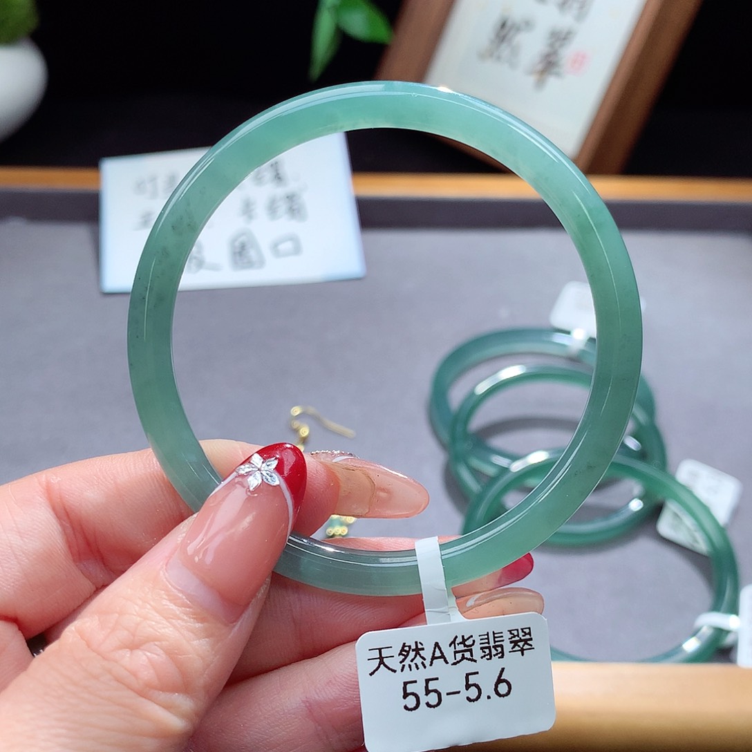 翡翠手镯（圆镯）未镶嵌