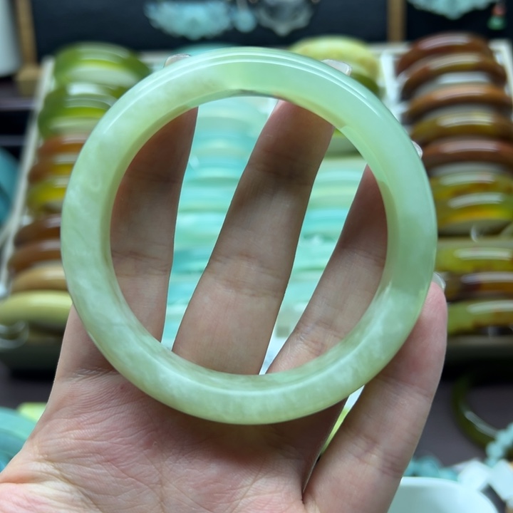 蛇纹石玉未镶嵌手镯